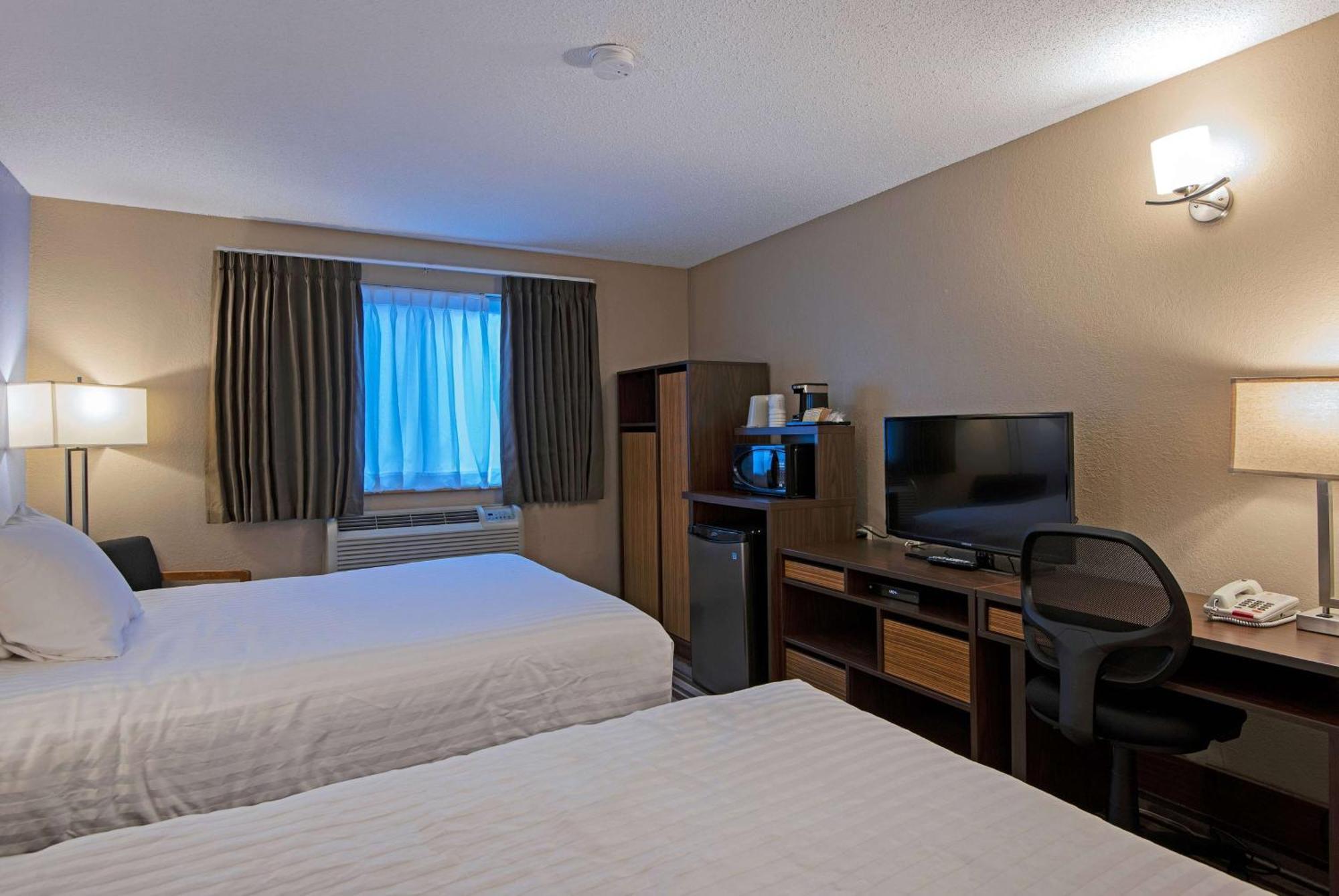 Super 8 By Wyndham Kamloops On The Hill Otel Dış mekan fotoğraf