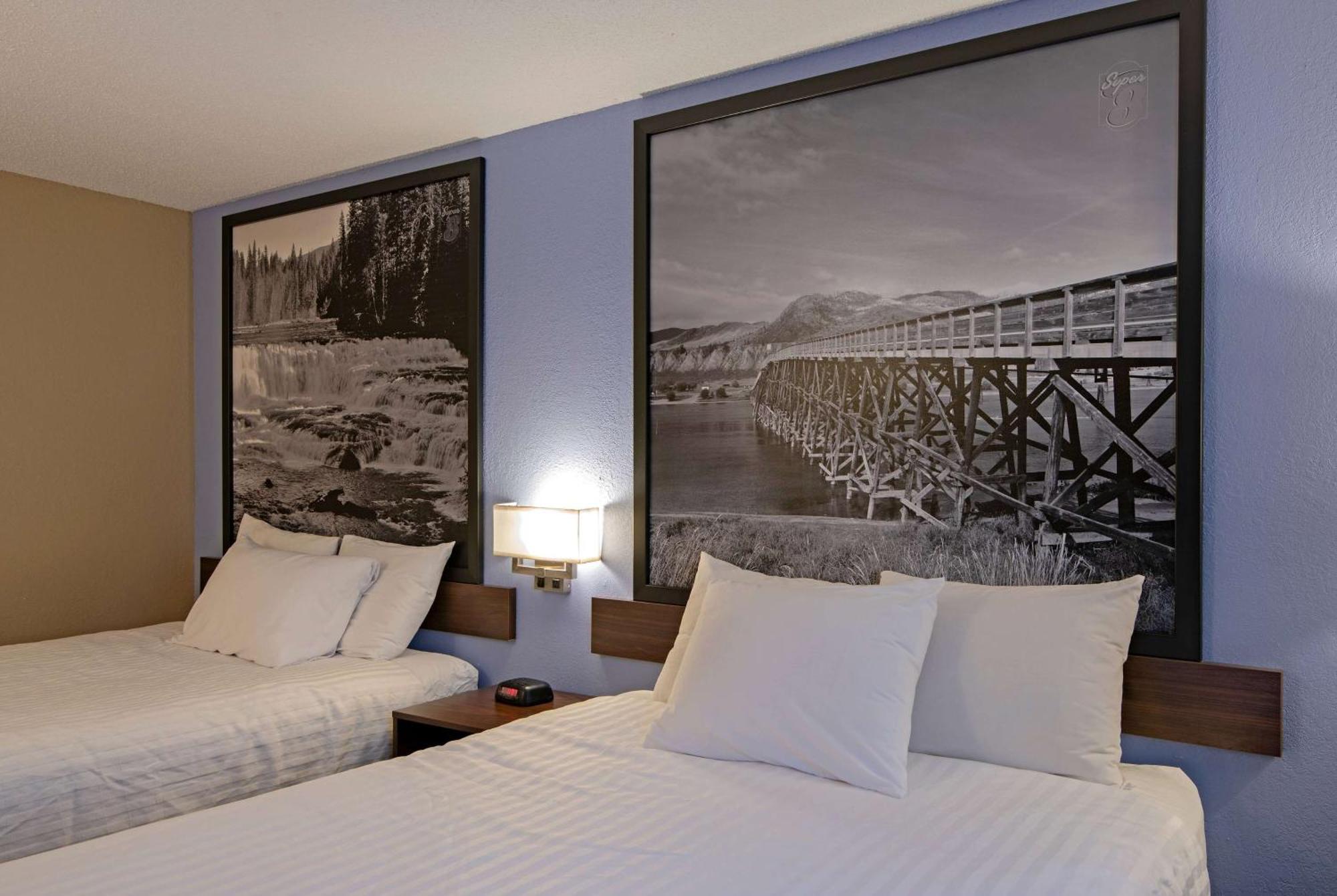 Super 8 By Wyndham Kamloops On The Hill Otel Dış mekan fotoğraf