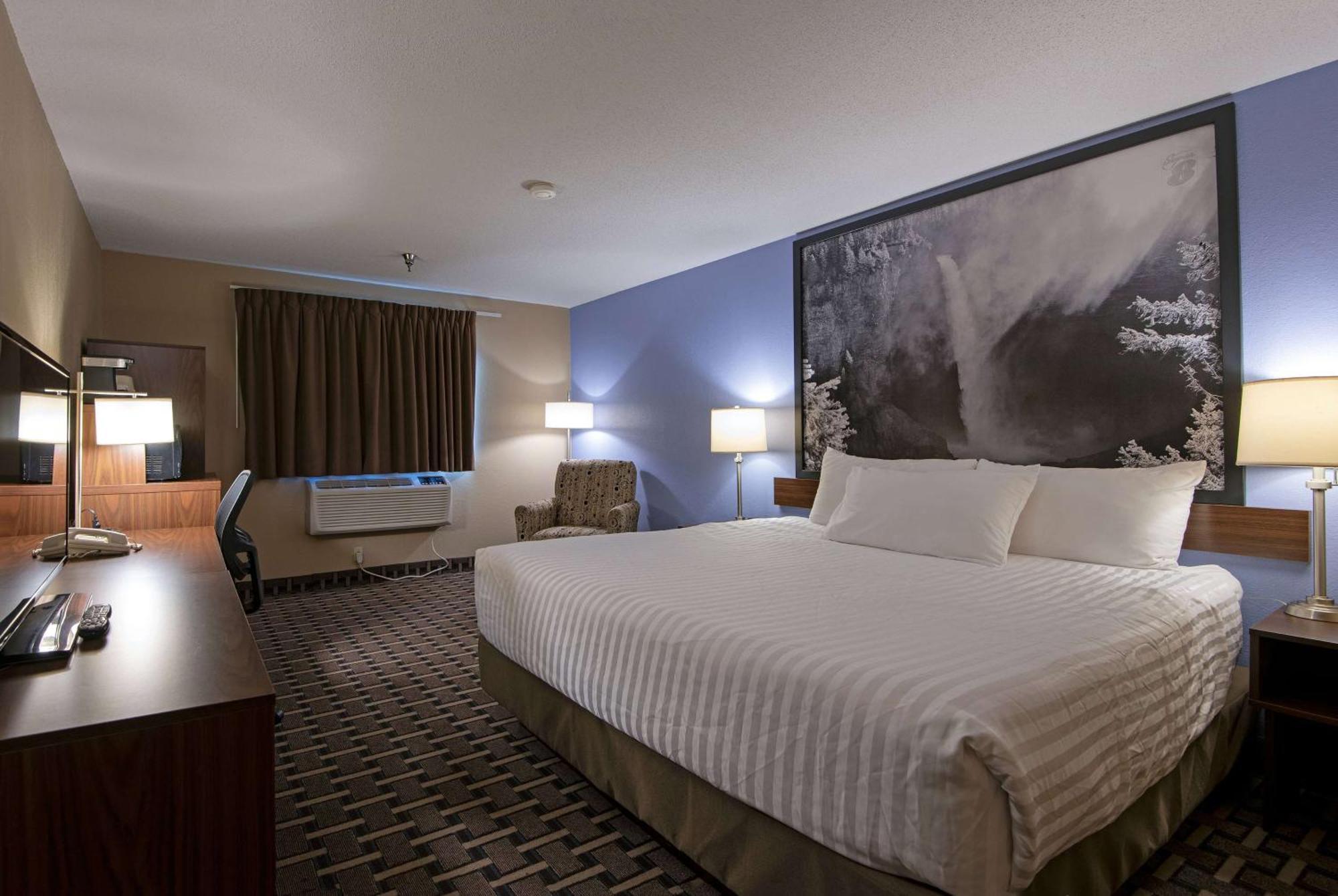 Super 8 By Wyndham Kamloops On The Hill Otel Dış mekan fotoğraf