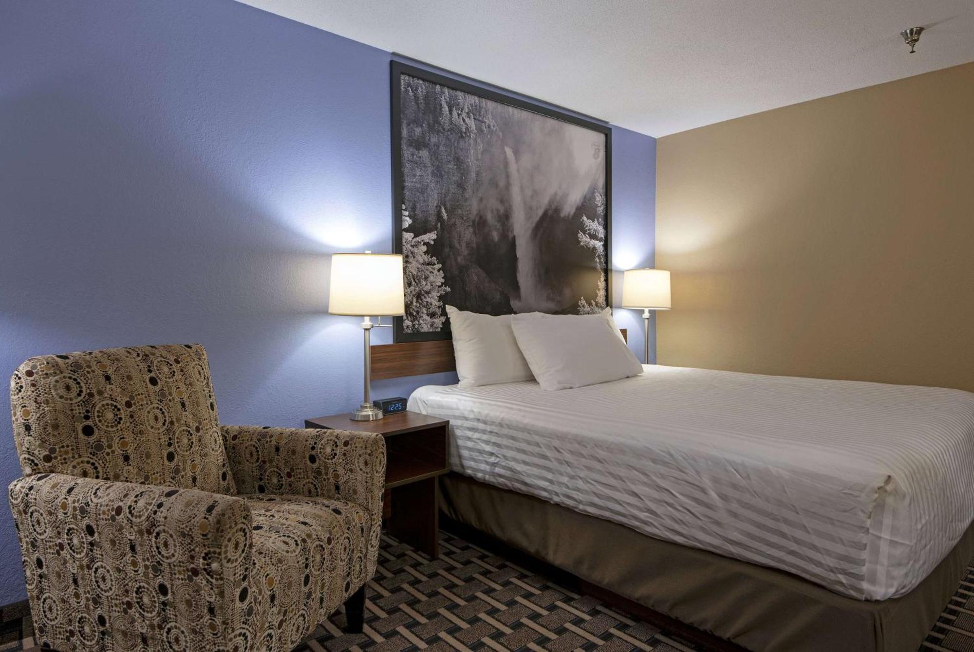 Super 8 By Wyndham Kamloops On The Hill Otel Dış mekan fotoğraf