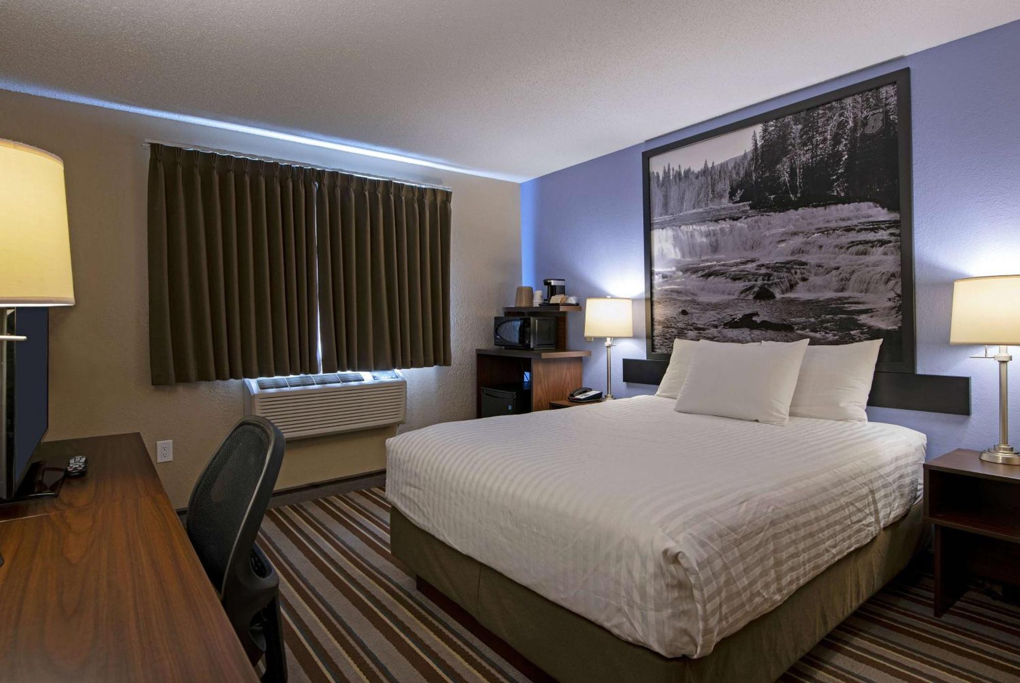 Super 8 By Wyndham Kamloops On The Hill Otel Dış mekan fotoğraf