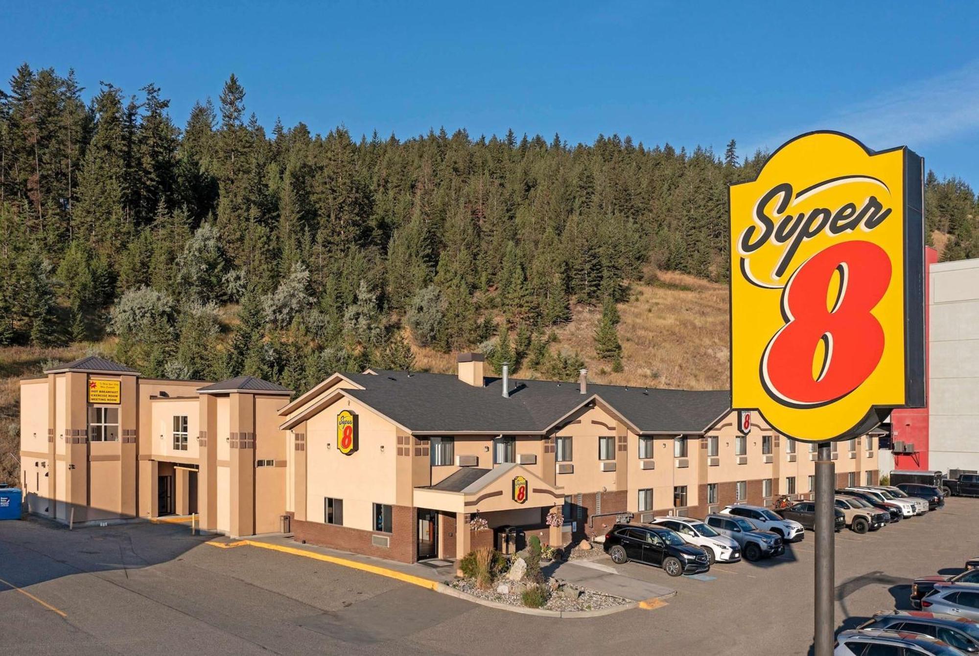 Super 8 By Wyndham Kamloops On The Hill Otel Dış mekan fotoğraf